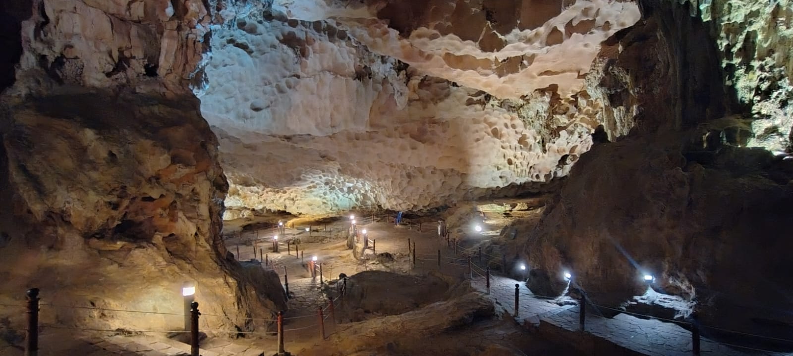 The Sung Sot Caves